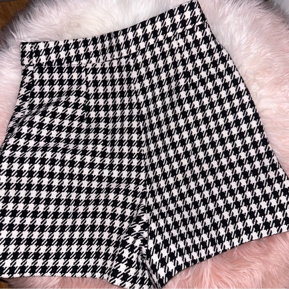 Houndstooth High-Waisted Women Shorts - Picture 3 of 3